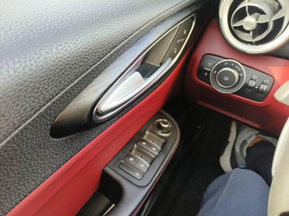 [上海·沪A] 二手阿尔法·罗密欧Giulia朱丽叶2017款 2.0T 200HP 豪华版