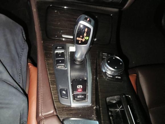 [上海·沪D] 二手宝马宝马5系2014款 525Li 豪华设计套装