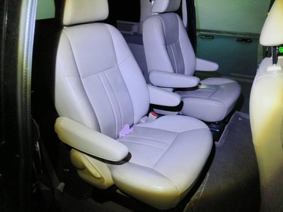 [济南·鲁A] 二手别克别克GL82011款 2.4L LT行政版