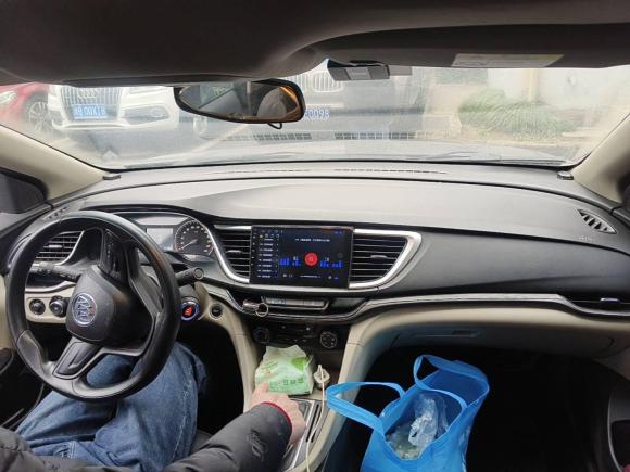 [上海·鲁H] 二手别克英朗2015款 15N 手动精英型