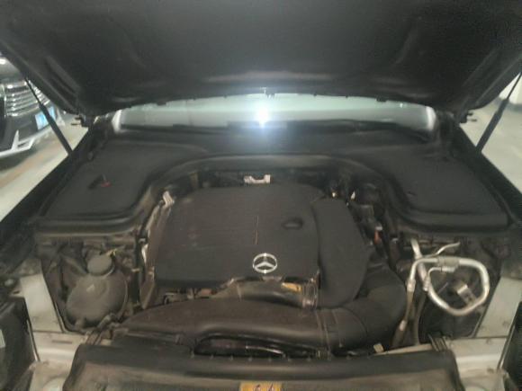 [广州·粤A] 二手奔驰奔驰GLC2020款 改款 GLC 260 L 4MATIC 豪华型