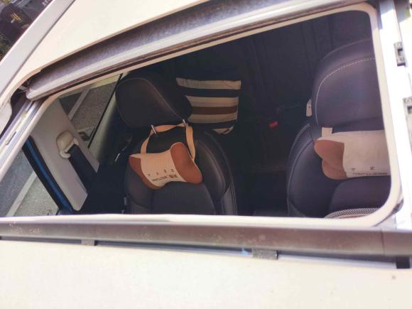 [深圳·粤B] 二手奔腾奔腾X402017款 1.6L 自动尊享型