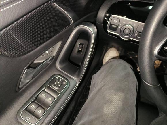 [广州·粤A] 二手奔驰奔驰A级2021款 A 200 L 运动轿车动感型