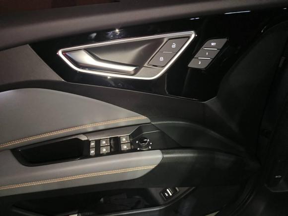 [广州·粤A] 二手奥迪奥迪Q4 e-tron2024款 40 e-tron 创境版