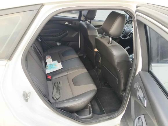 [上海·皖P] 二手福特福克斯2012款 两厢 2.0L 自动豪华运动型