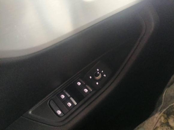 [金华·浙G] 二手奥迪奥迪A4L2018款 30周年年型 40 TFSI 时尚型