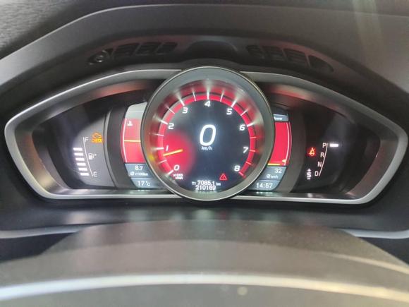 [上海·沪A] 二手沃尔沃沃尔沃V402013款 2.0T 智雅版