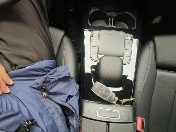 [上海·沪J] 二手奔驰奔驰A级2020款 A 180 L 运动轿车