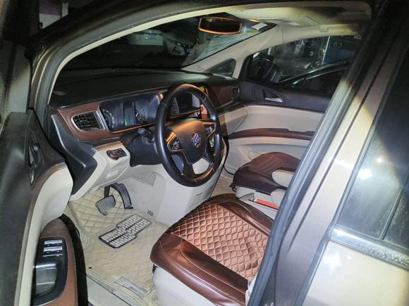 [济南·鲁A] 二手别克别克GL82017款 25S 豪华型 国V