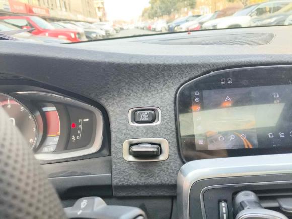 [南通·苏F] 二手沃尔沃沃尔沃S602015款 S60L 2.0T 智远版