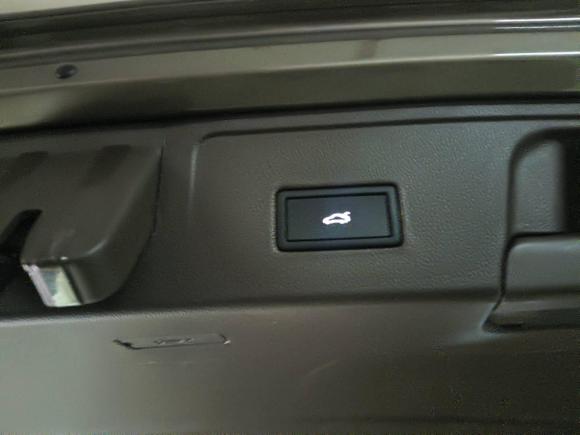 [上海·沪F] 二手大众威然2022款 380TSI 尊贵版