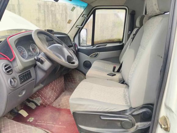 [苏州·苏E] 二手依维柯依维柯褒迪2017款 2.5T经典A37客车高顶7座47Z5