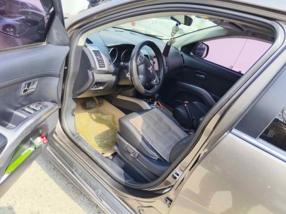 [青岛·鲁U] 二手三菱欧蓝德(进口)2012款 劲界 2.4 时尚导航版