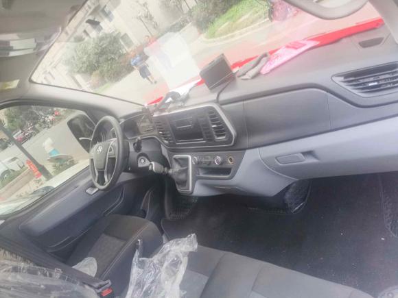 [上海·苏E] 二手上汽大通MAXUS新途V802025款 超值版城配王 2.0T 手动长轴中顶127Ps 3座