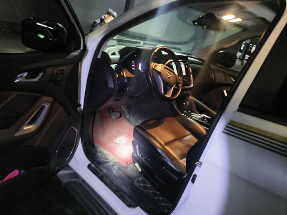 [青岛·鲁B] 二手江铃驭胜S3502016款 2.0T 自动四驱汽油超豪华版5座