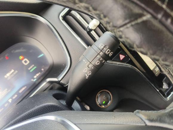 [深圳·粤B] 二手荣威荣威RX5新能源2017款 eRX5 50T 混动互联尊荣旗舰版