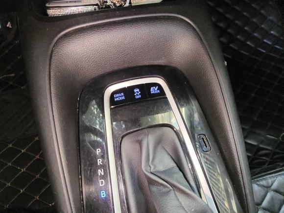 [深圳·贵H] 二手丰田雷凌2021款 双擎 1.8H E-CVT豪华版