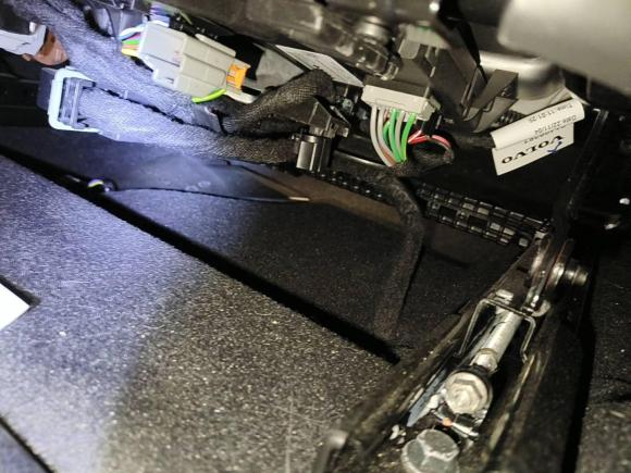 [深圳·粤B] 二手沃尔沃沃尔沃S90插电式混动2023款 T8插电式混合动力 四驱长续航智雅豪华版