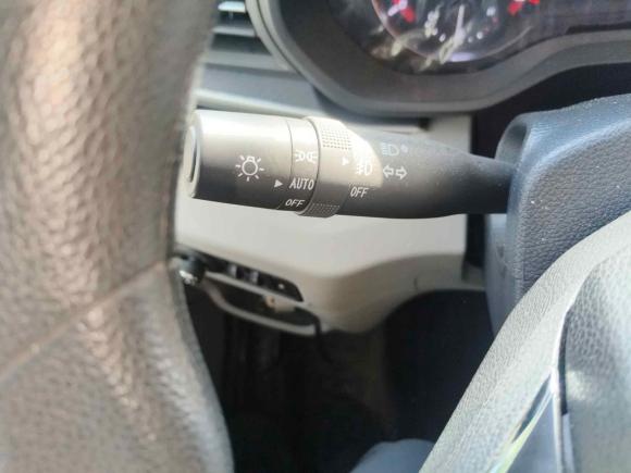 [深圳·粤B] 二手大通新途V902021款 2.0T自动智运王后驱单胎长轴高顶7座