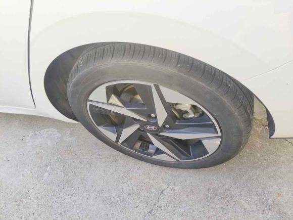 [苏州·苏U] 二手现代伊兰特2022款 1.5L CVT LUX尊贵版