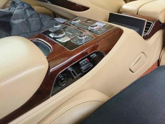 [上海·沪M] 二手奥迪奥迪A82011款 A8L 3.0 TFSI quattro尊贵型(245kW)