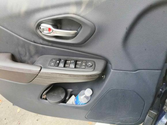 [上海·沪A] 二手Jeep自由光2016款 2.4L 优越版