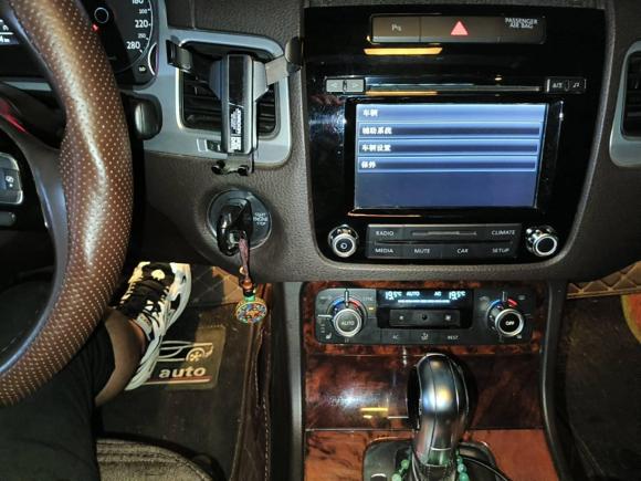 [无锡·沪C] 二手大众途锐2011款 3.0TSI 标配型