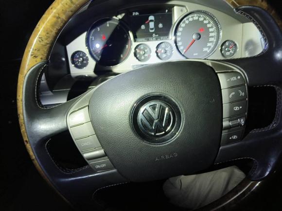 [合肥·皖A] 二手大众辉腾2011款 3.6L V6 4座加长Individual版