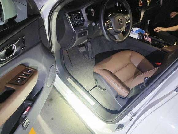 [杭州·浙A] 二手沃尔沃沃尔沃XC602025款 B5 四驱智逸豪华版