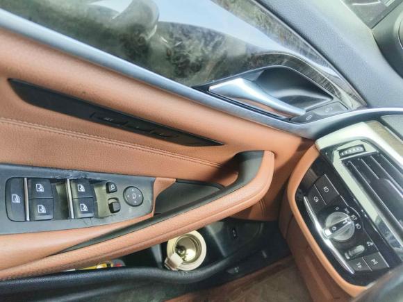 [上海·苏A] 二手宝马宝马5系2018款 530Li 领先型 M运动套装