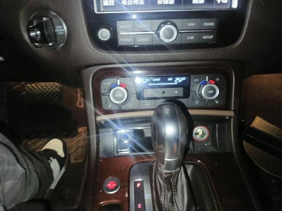 [杭州·浙A] 二手大众途锐2015款 3.0TSI 豪华型