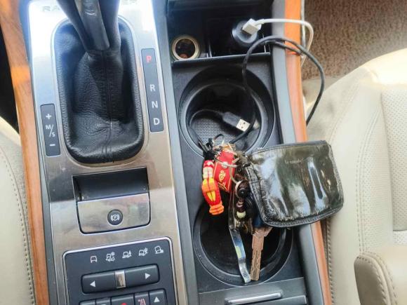 [上海·沪A] 二手路虎揽胜运动版2012款 3.0 TDV6 HSE 柴油版