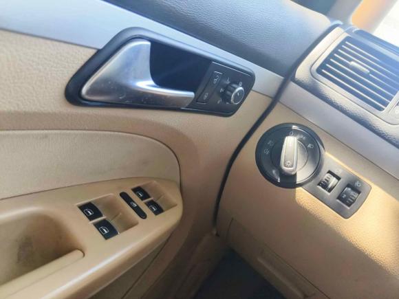 [上海·沪N] 二手大众途安2011款 1.4T DSG智雅版5座