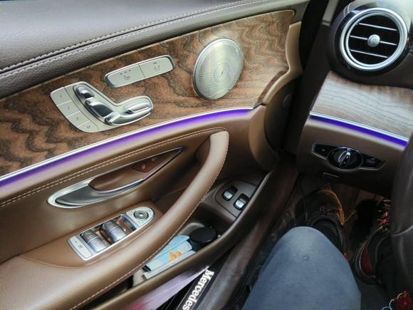 [上海·沪A] 二手奔驰奔驰E级新能源2022款 改款三 E 350 e L 插电式混合动力轿车