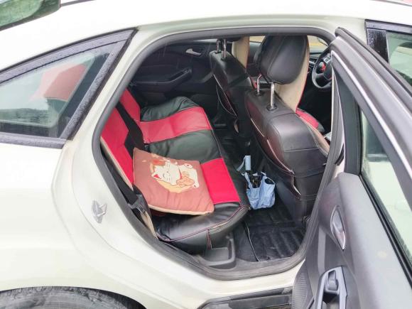 [南昌·赣A] 二手福特福克斯2012款 三厢 1.6L 自动风尚型