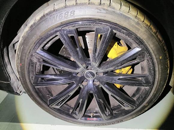 [上海·沪F] 二手奥迪奥迪Q82021款 55 TFSI 暗夜骑士限量版