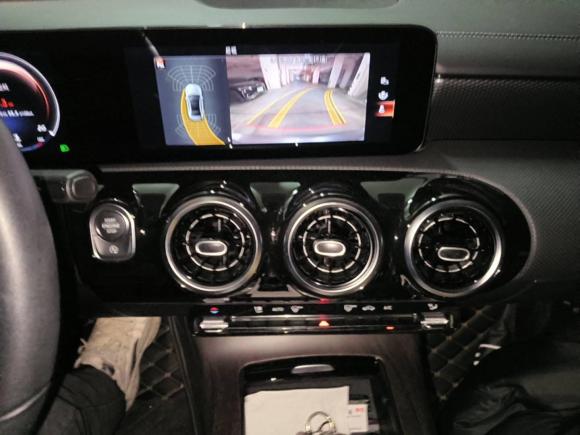 [广州·粤A] 二手奔驰奔驰A级2021款 A 200 L 运动轿车动感型