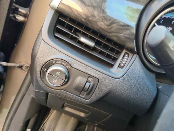 [上海·沪F] 二手别克昂科威Plus2014款 28T 四驱精英型