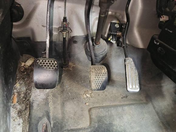 [成都·川A] 二手长安跨越新豹T32018款 1.5L标准型单排后单轮标准货箱DK15C