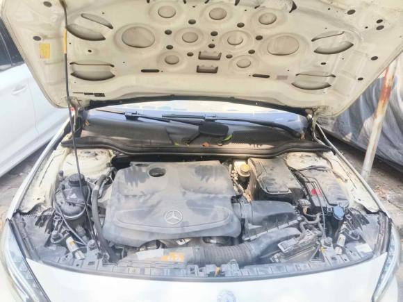 [广州·粤A] 二手奔驰奔驰GLA2016款 GLA 220 4MATIC 时尚型