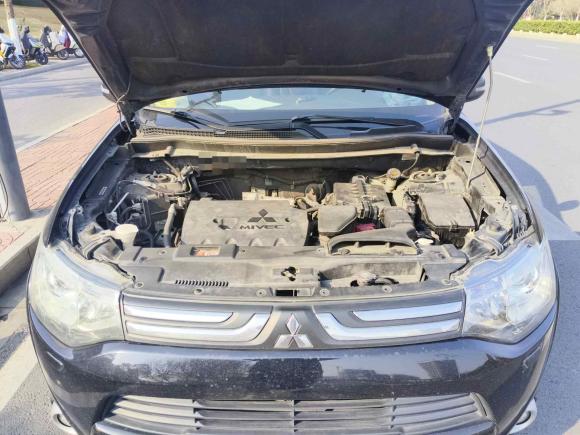 [南京·苏A] 二手三菱欧蓝德2013款 2.4L 四驱豪华导航版 7座