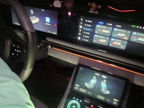 [深圳·粤B] 二手岚图汽车岚图追光2023款 四驱标准版