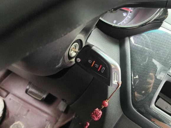 [杭州·沪C] 二手起亚起亚K22015款 两厢 1.4L AT GLS炫酷版