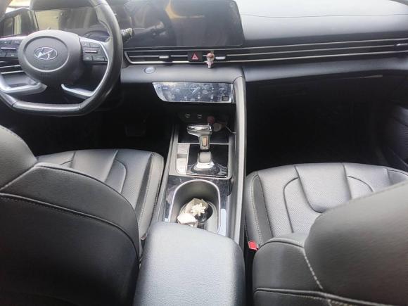 [南昌·赣A] 二手现代伊兰特2021款 1.5L CVT LUX尊贵版