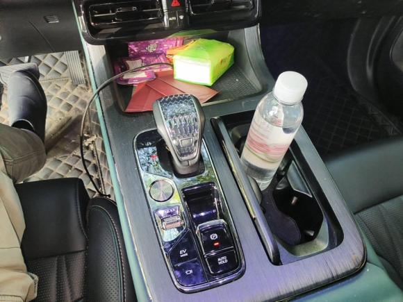 [广州·粤A] 二手广汽传祺传祺GS82022款 双擎系列 2.0TM 四驱尊贵版 （六座）