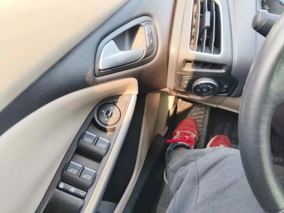 [广州·粤A] 二手福特福克斯2017款 三厢 EcoBoost 180 自动旗舰型