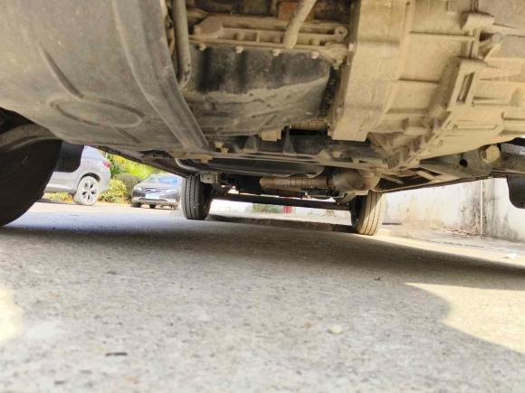 [无锡·苏B] 二手大通新途V802023款 2.0T 手动经典傲运通短轴中顶5/6座