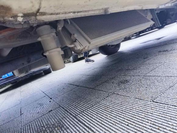 [杭州·浙A] 二手依维柯依维柯褒迪2017款 2.5T经典A32客车中顶6-7座47Z5