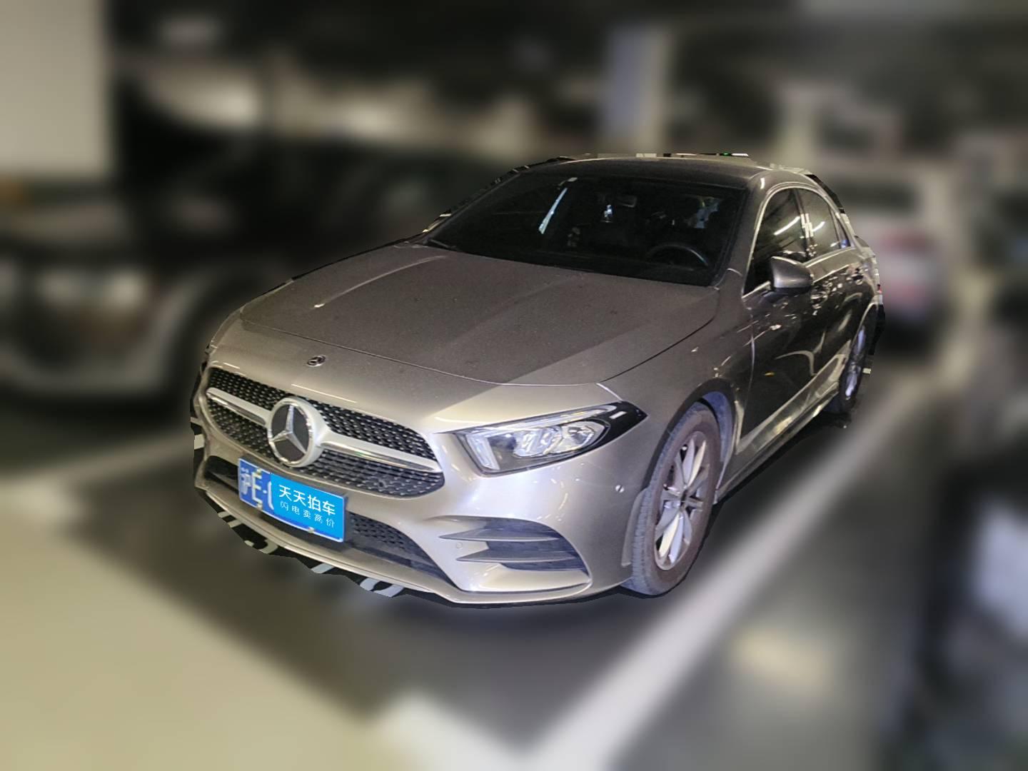 [上海·沪E] 奔驰奔驰A级2019款 改款 A 200 L 运动轿车