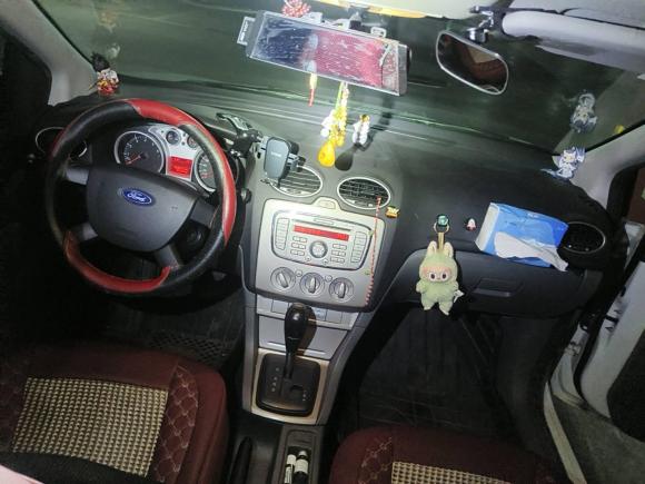 [武汉·鄂A] 二手福特福克斯2013款 两厢经典 1.8L 自动基本型